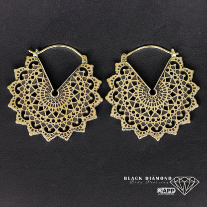Majesty Black Earrings